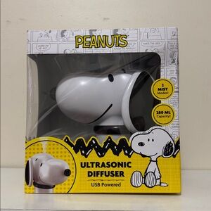 New in box Peanuts Snoopy USB Diffuser - White and Black
TP0308